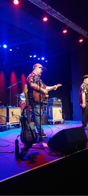 Her spiller Perry Stenbäck på sin GS25.